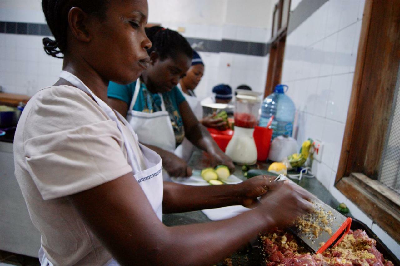 Cefa Hostel Dar es Salaam Bagian luar foto